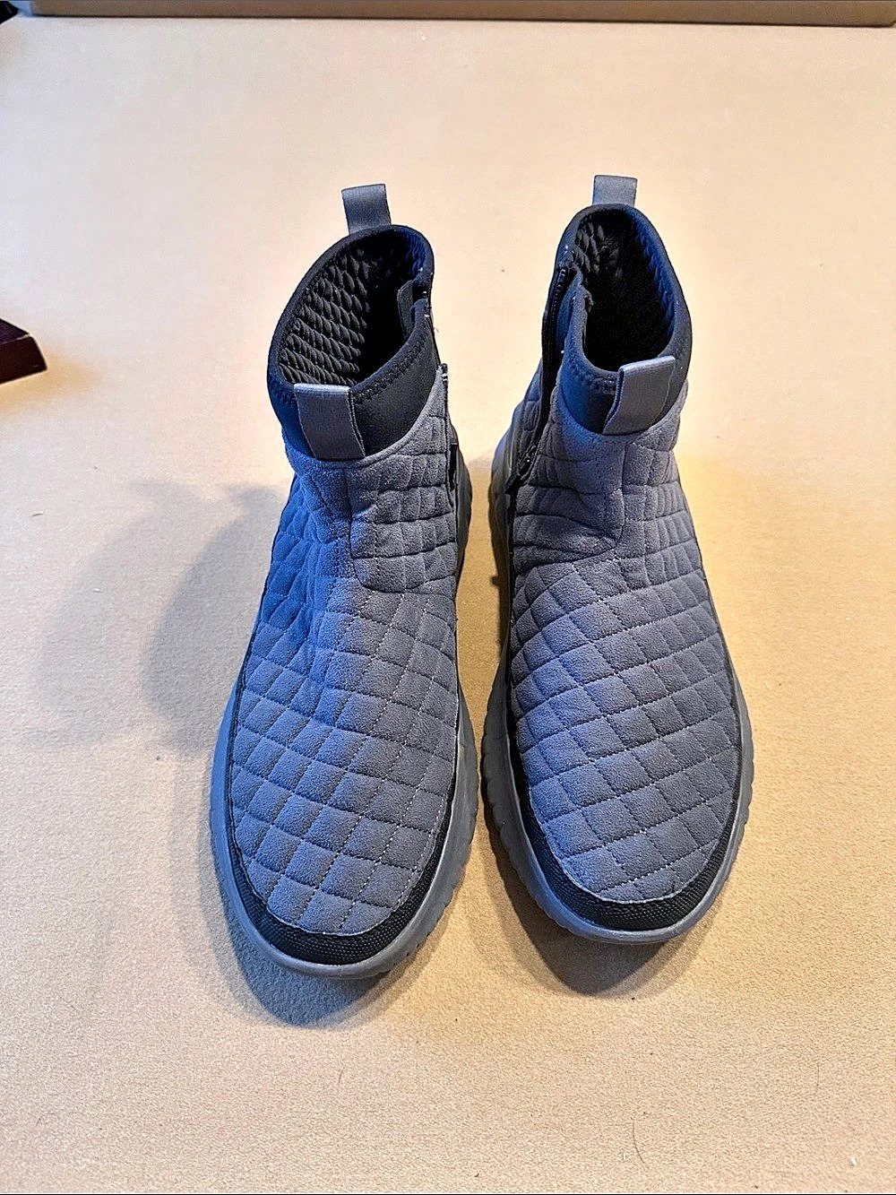 Description:
Cole Haan men’s Grand.360 quilted sneaker boots in charcoal/dark gr